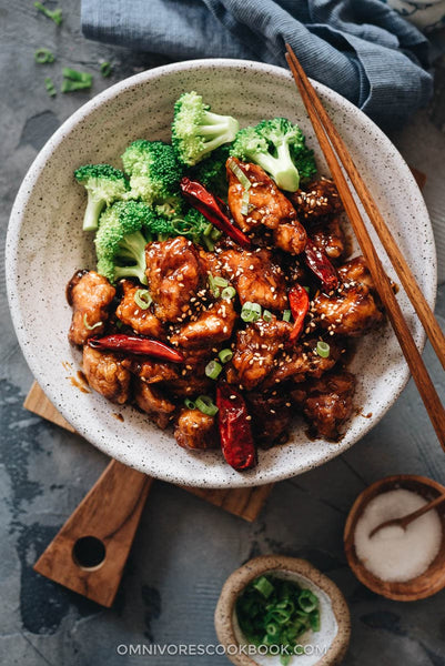 General Tso Chicken served with Jasmine Rice and Broccoli (Vegan Cauliflower option)